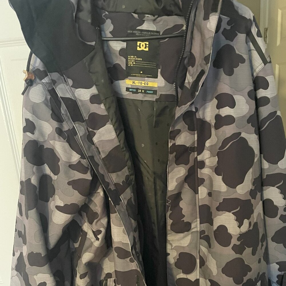 DC Winter Camouflage Snowboarding Jacket Six XL. Coolest snowboarding jacket!